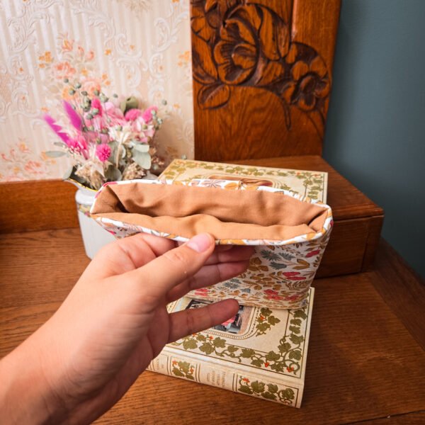 20250927_104138 Pochette à livre