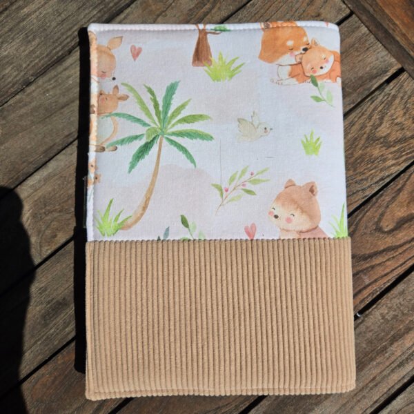 80bf9b19-aec8-4a11-b37b-38645b4c7c31 Protège carnet de santé personnalisable