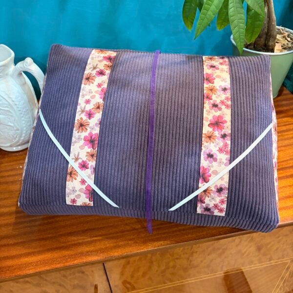 Coussin de lecture violet